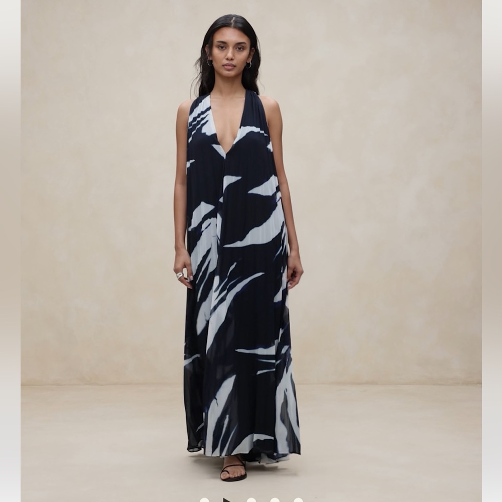 NEW! BANANA REPUBLIC Pleated Maxi Dress in Black, Size Large - Picture 8 of 9